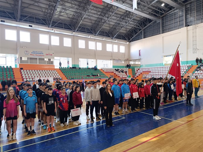 Kırşehir'de düzenlenen Gençler Badminton Grup Müsabakaları başladı