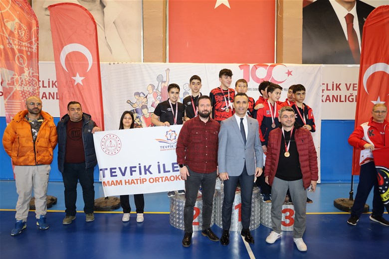 2023-2024 Yılı Okul Sporları Masa Tenisi Yıldızlar Kategorisinde Kayseri Nurettin Öztürk İmam Hatip Ortaokulu birinci oldu.