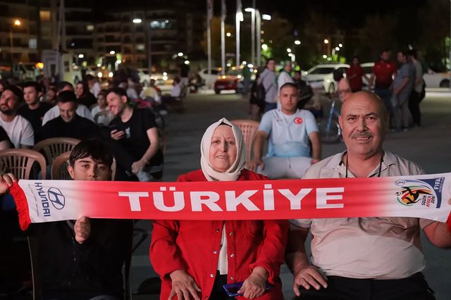 Aksaray Belediye Başkanı, Milli Takımın Çeyrek Finale Yükselmesini Kutladı