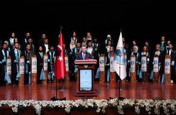 
    AK Parti Ankara Milletvekili Fuat Oktay, Niğde Ömer Halisdemir Üniversitesi'ndeki Mezuniyet Töreninde Konuşma Yaptı
  