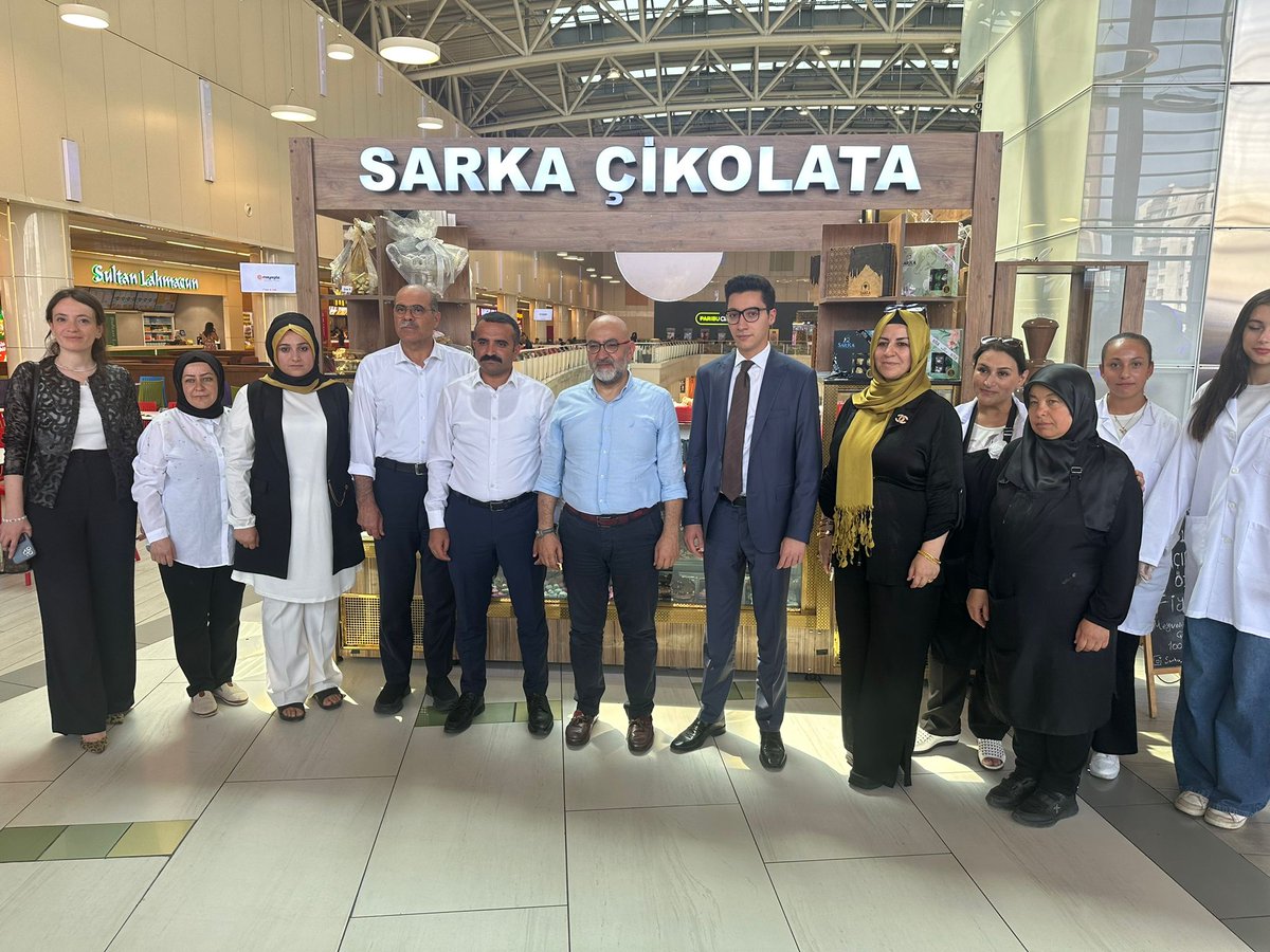 Kayseri Milletvekili ve İl Yöneticileri Sarka Çikolataları Standını Ziyaret Etti