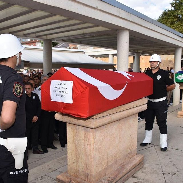 Trafik Kazasında Polis Memuru ve Ailesi Hayatını Kaybetti