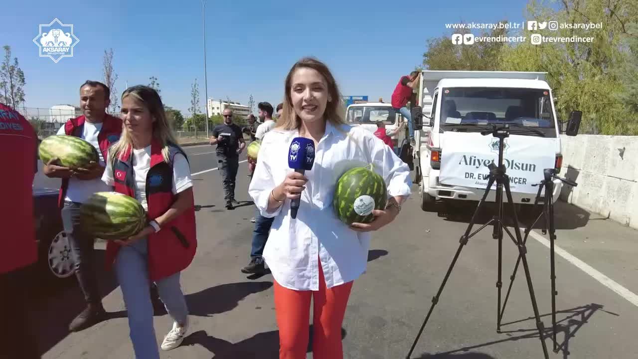 Aksaray Belediyesi, Çiftçilere Karpuz Dağıtımı Yaparak Yaz Sıcaklarında Sağlıklı Bir Seçenek Sunuyor