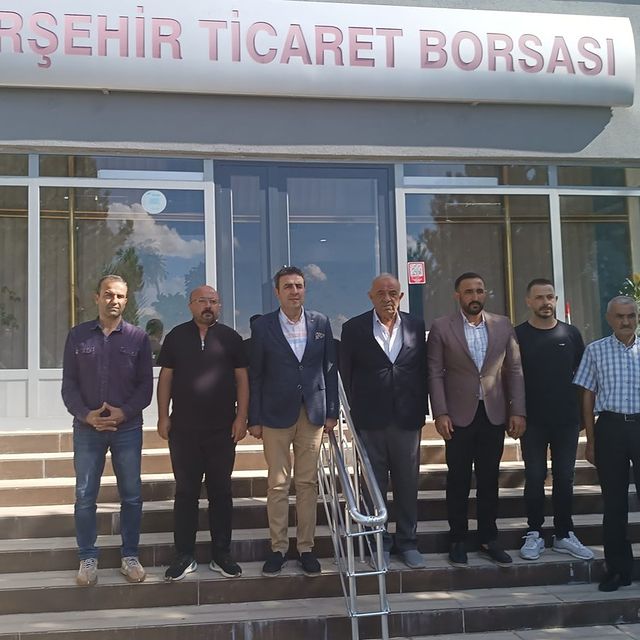 Sivas Ticaret Borsası Başkanı Hayrullah Karakaya, Kırşehir Ticaret Borsası Başkanı Neşet Yavuz'un ağabeyi Hikmet Yavuz ve kardeşi İrfan Yavuz için taziye ziyaretinde bulundu