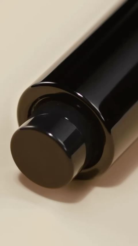 Victoria Beckham, Yeni Hücre Yenileyici TFC8®️ Teknolojili Concealer Pen'i Tanıttı!