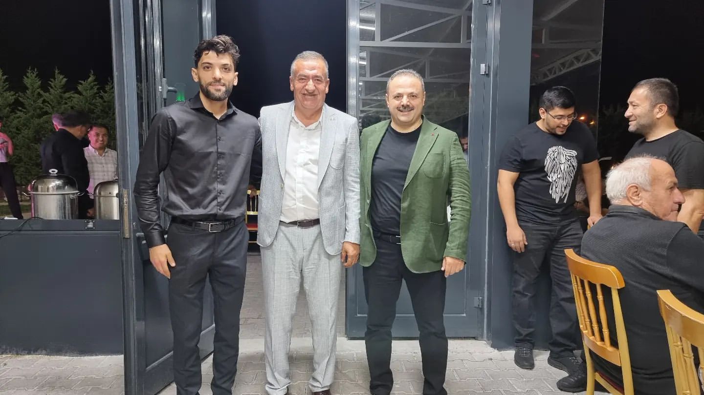 Aksaray Üniversitesi Rektörü Prof. Dr. Alpay Arıbaş, Genç Çiftin Kına Merasiminde Yanlarında