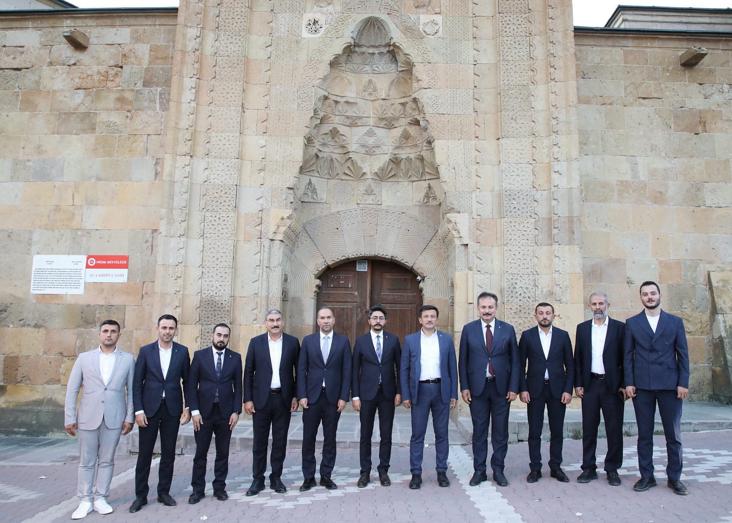 AK Parti Milletvekili Prof. Dr. Cevahir Uzkurt, Tarihî Alaeddin Camii'ni Ziyaret Etti