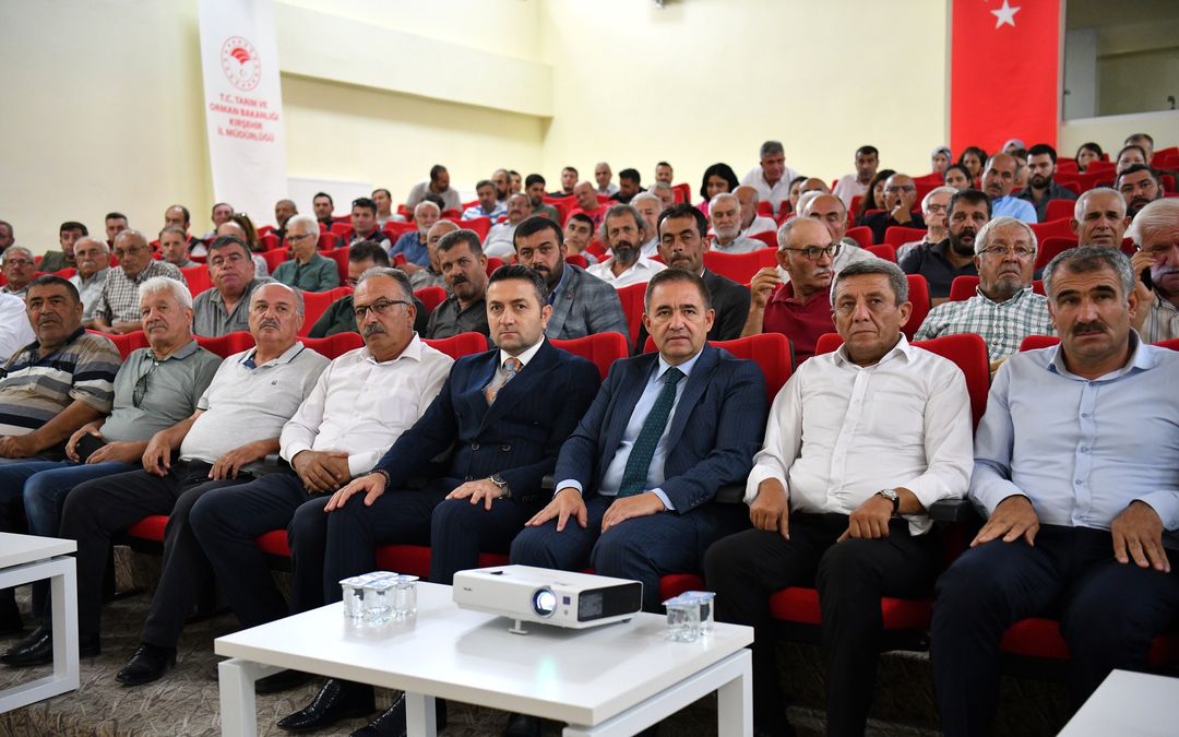 Kırşehir Valisi H. Mete Buhara, Tarım Sektöründe Yeni Dönem Uygulamaları İçin Çiftçilerle Buluştu