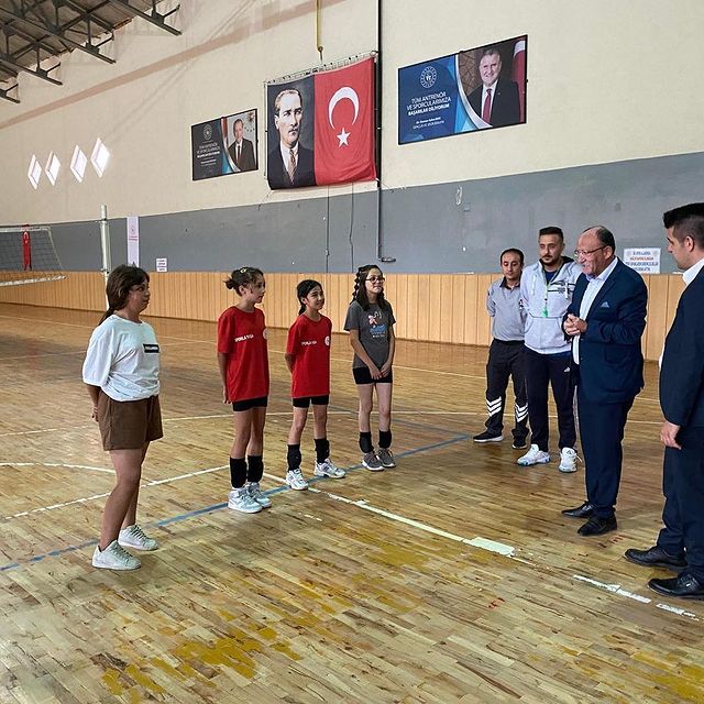 Mucur'da Kaymakam ve Belediye Başkanı, Gençlik ve Spor İlçe Müdürlüğü'nü Ziyaret Etti