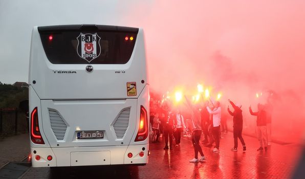 Amsterdam’da Coşkulu Karşılama