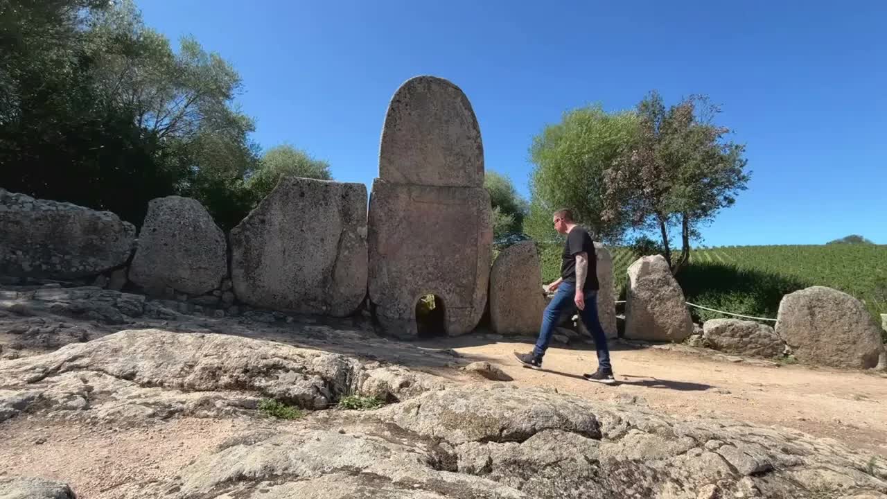 Sardinya'nın Dev Mezarları