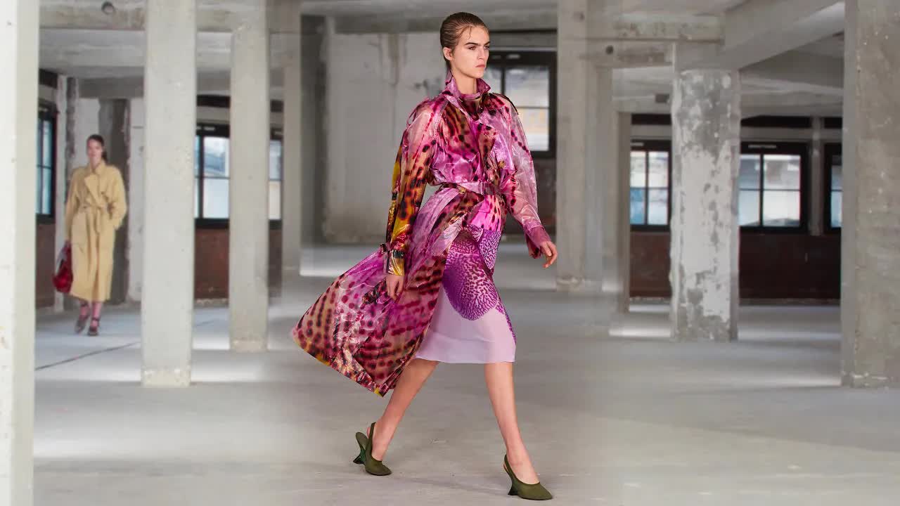 Dries Van Noten İlkbahar/Yaz 2025 Defilesi Paris Moda Haftası’nda