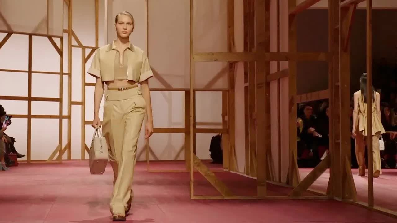 Hermès Bahar/Yaz 2025 Defilesi Paris Moda Haftası'nda Sahne Aldı