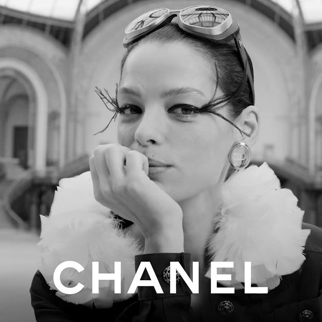 CHANEL, Grand Palais'te Bahar-Yaz 2025 Defilesini Gerçekleştirdi