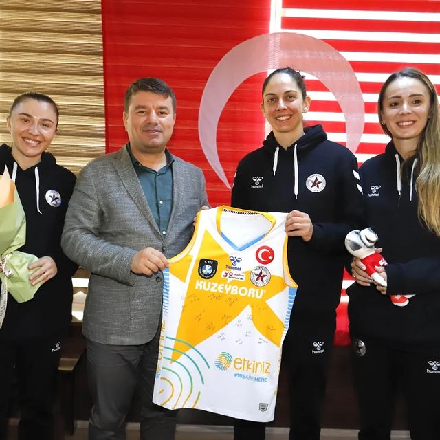 Aksaray Belediye Başkanı Evren Dinçer Kuzeyboru Spor Kulübü Kadın Voleybol Takımı'nı Ağırladı