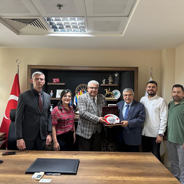 Niğde Eczacılar Odası Başkanı ve Yöneticileri Hastane Başhekimi Dr. Doğan'ı Ziyaret Etti