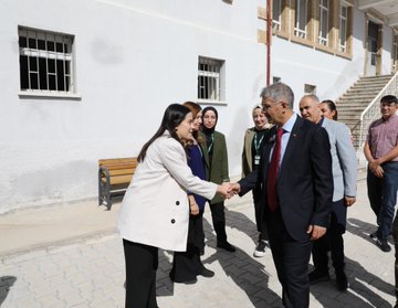 Niğde Valisi Yeşilay Danışmanlık Merkezi'ni Ziyaret Etti