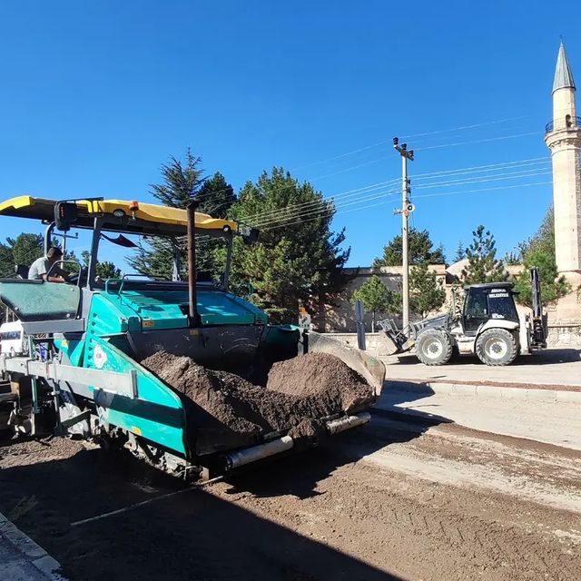 Avanos Belediye Başkanı Mustafa Kenan Sarıtaş, Sıcak Asfalt Çalışmalarını İnceledi