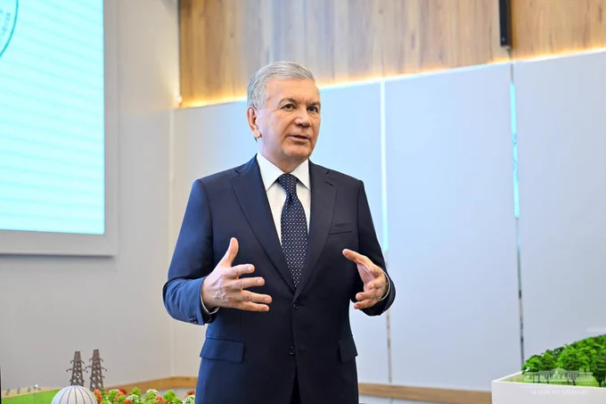 Cumhurbaşkanı Shavkat Mirziyoyev Orta Asya Çevre ve İklim Değişikliği Çalışmaları Üniversitesi'ni Ziyaret Etti