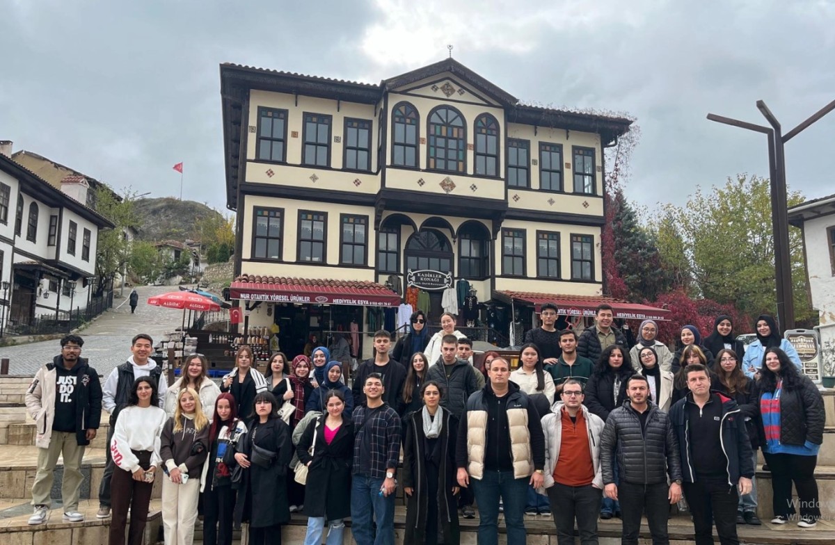 SUBÜ Turizm Fakültesi Öğrencileri Sakarya'nın Tarihi Zenginliklerini Keşfetti