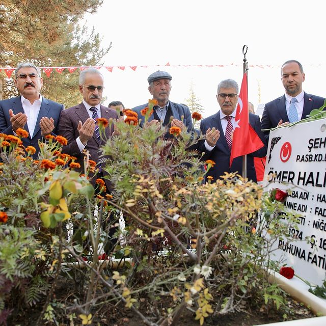 Ulaştırma ve Altyapı Bakanı Ömer Halisdemir'i Ziyaret Etti