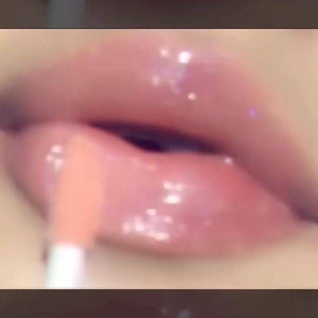 PEACH PERVERSION: LustGloss ile Dudaklarınız Işıldasın!