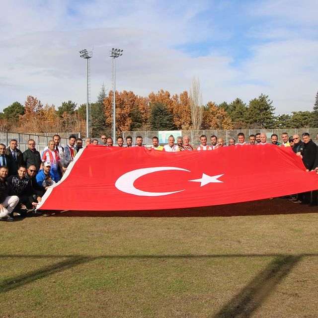 Öğretmenler Günü Kapsamında Kayseri'de Dostluk Maçı Gerçekleştirildi