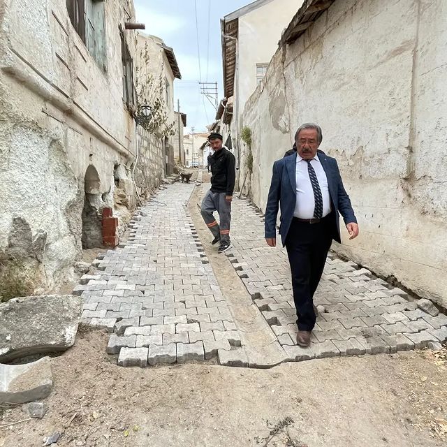 Avanos Belediye Başkanı Mustafa Kenan Sarıtaş, Parke Taşları Değişim ve Onarım Çalışmalarını İnceledi