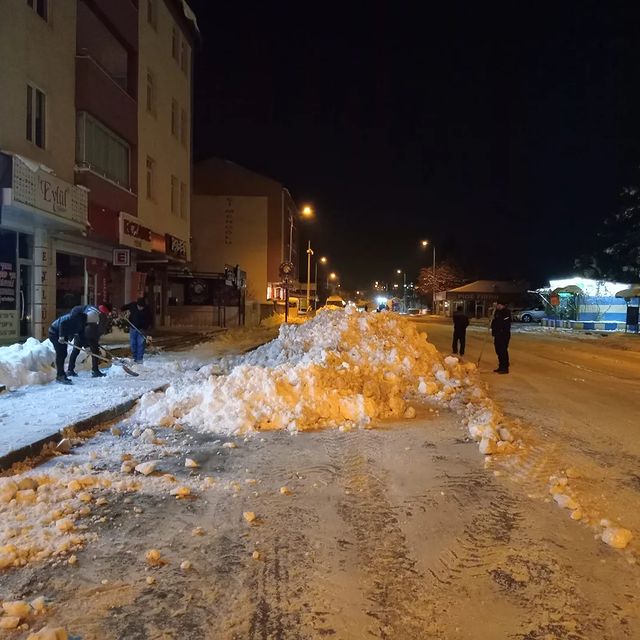 Yoğun Kar Yağışı Sonrası Çalışmalar Devam Ediyor