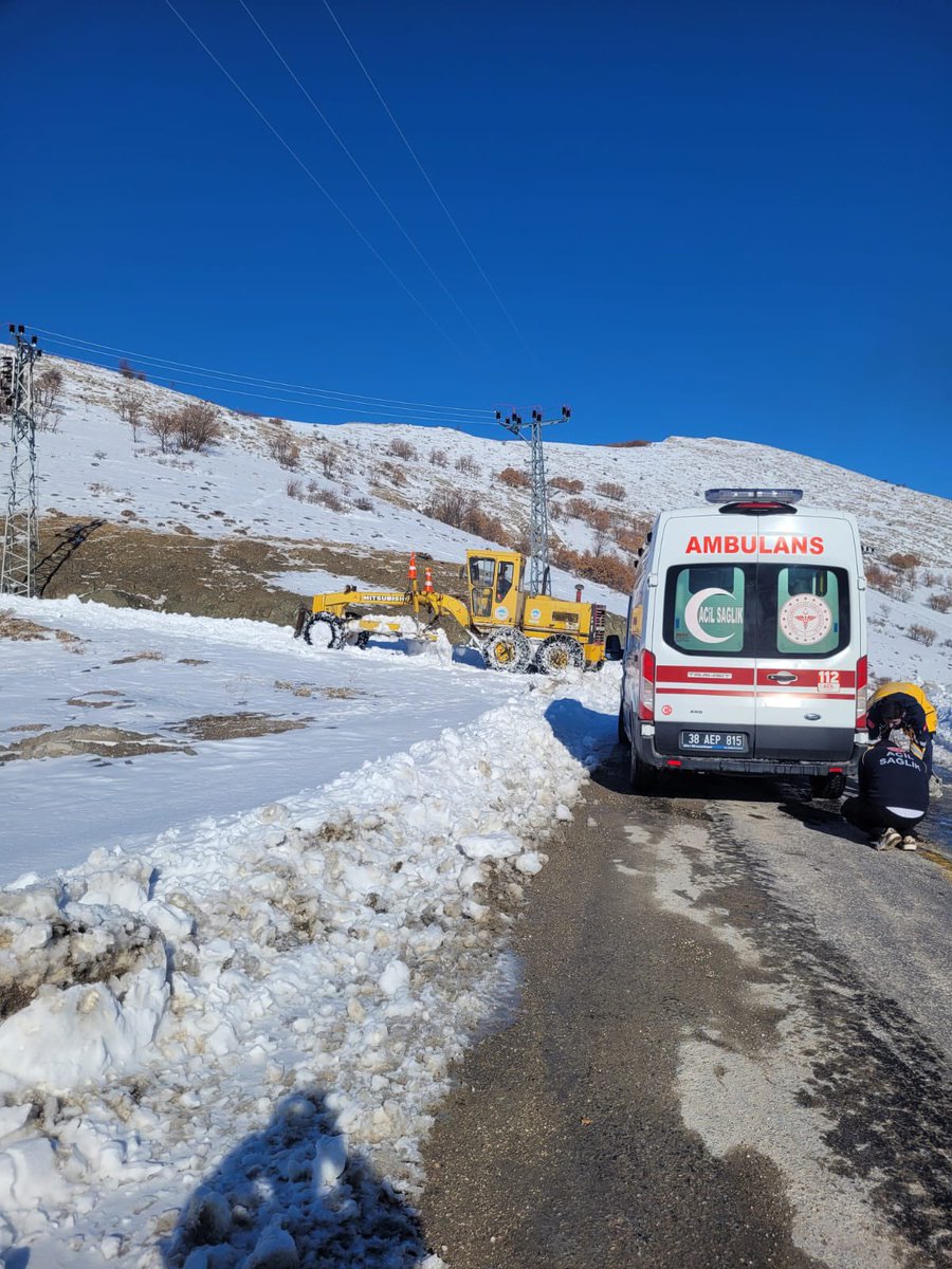 Kırsal Hizmetler Daire Başkanlığı Ekipleri 120 Mahalle Yolunu Kardan Temizleyerek Ulaşımı Sağladı