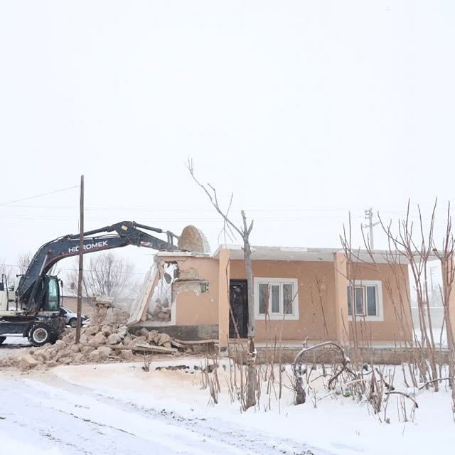 Aksaray Belediyesi Metruk Binaları Yıkarak Şehir Estetiğini Artırıyor