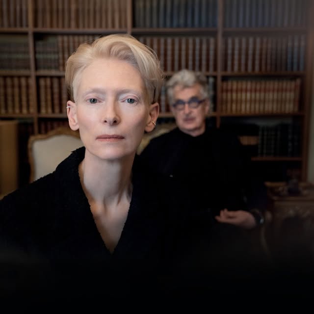 CHANEL 202425 Métiers d'Art Gösterisi Öncesinde Tilda Swinton ve Wim Wenders Bir Araya Geldi