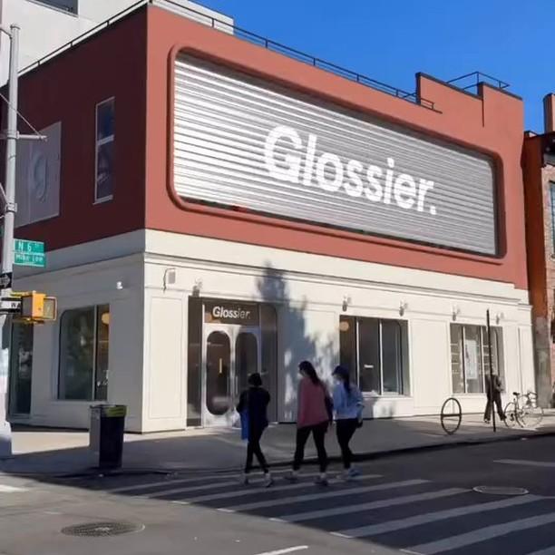 Glossier, Balm Dotcom Dudak Balmının Cep Dostu Boyutunu Tanıttı