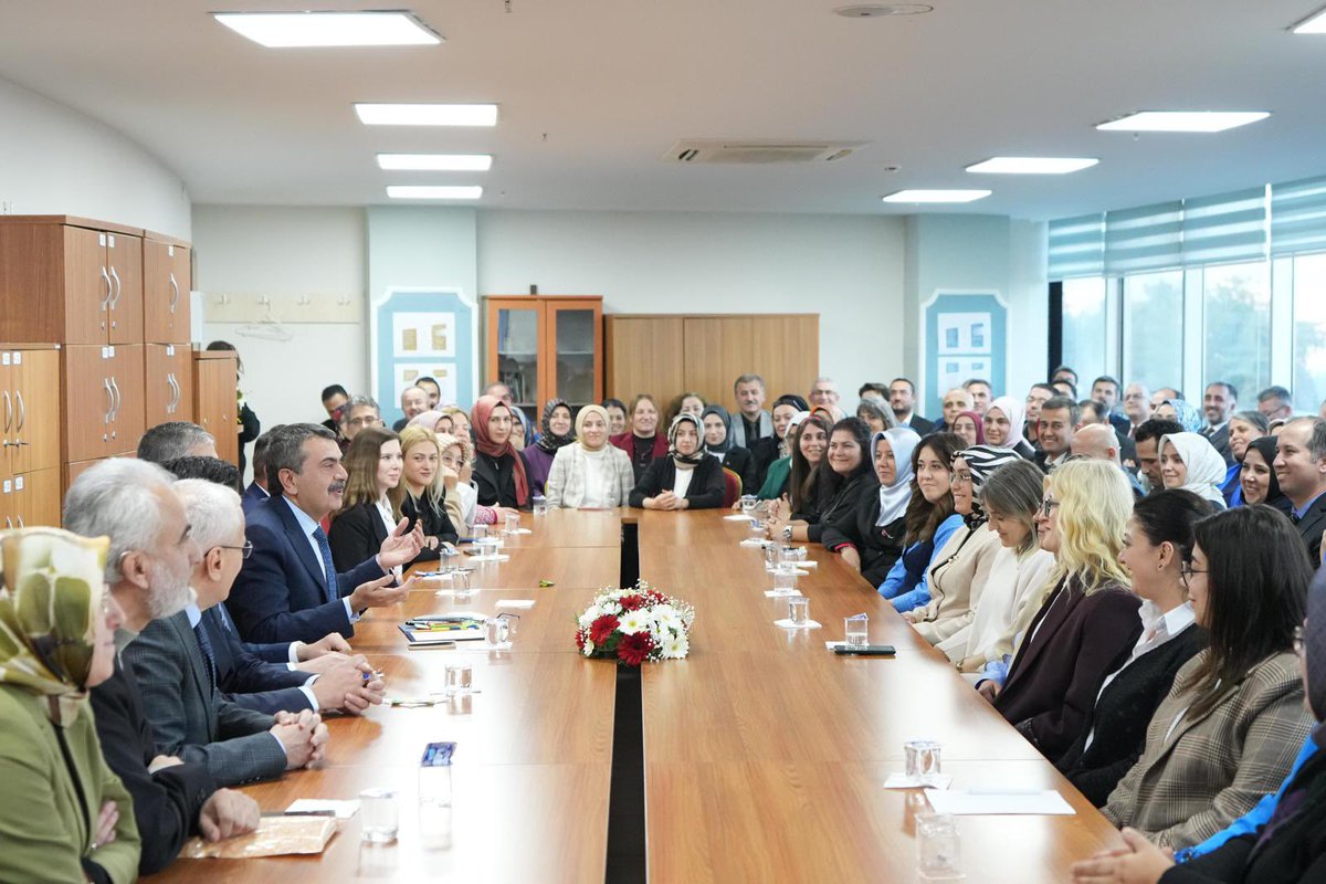 Aday Öğretmenlik ve Öğretmenlik Mesleği Kariyer Basamakları Yönetmeliği Kapsamında Yeni Kılavuz Yayımlandı