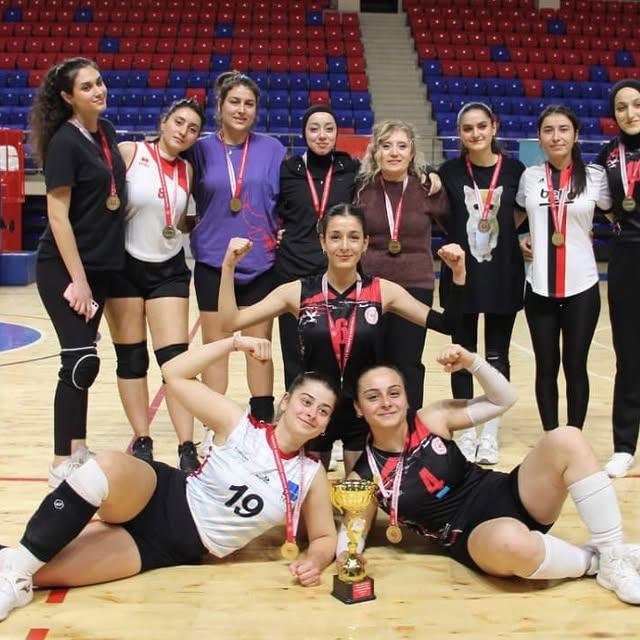 Niğde'de Gençler İçin Voleybol Turnuvası Düzenlendi