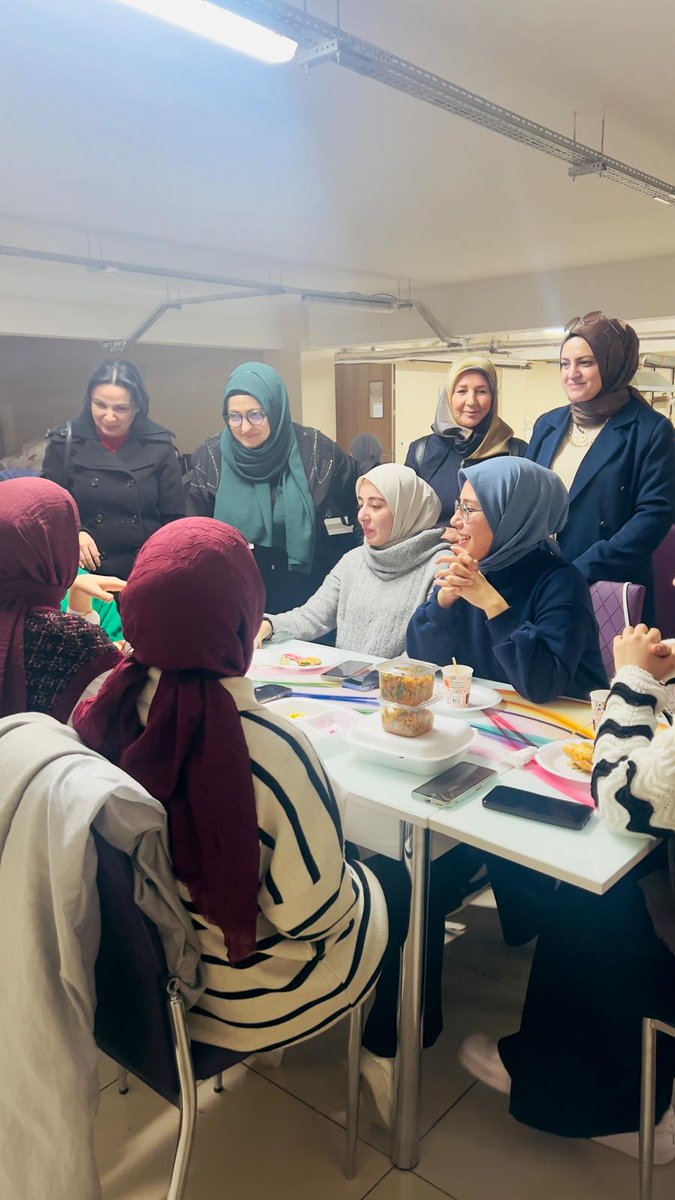 Ak Parti Aksaray İl Kadın Kolları Başkanı Av. Şenay Demir, Aksaray Üniversitesi İslami İlimler Fakültesi öğrencileriyle buluştu