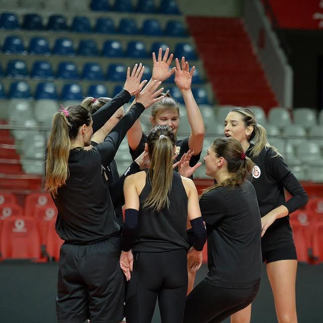 Galatasaray Voleybol Takımı Türk Hava Yolları İle Hazırlık Maçında Sahada