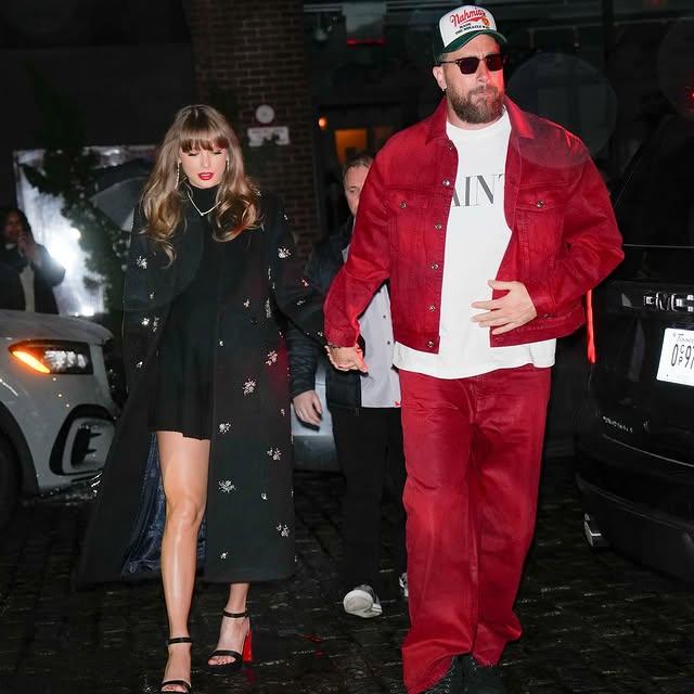 Travis Kelce ve Taylor Swift'in Romantik İlişkisi Dikkat Çekiyor