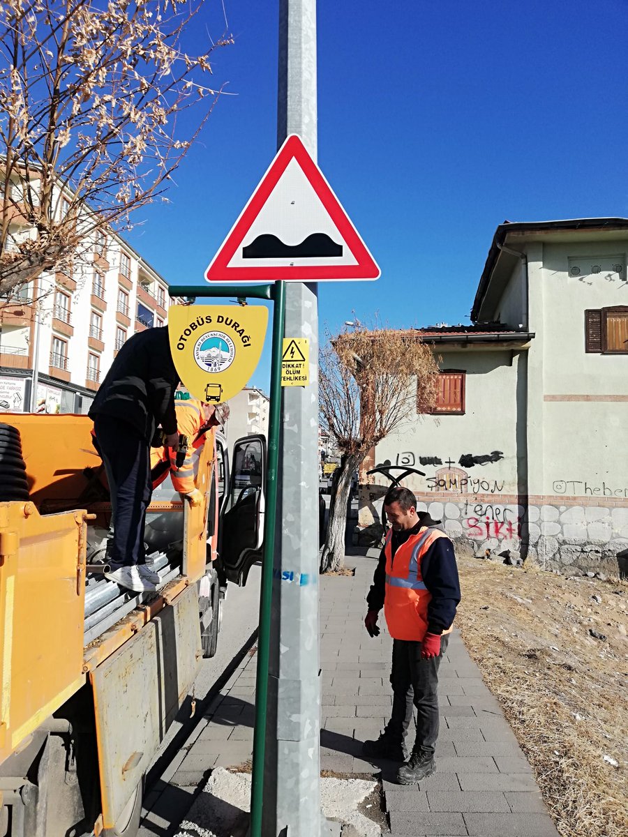 Zabıta Ekiplerinden Trafik Düzenlemesi