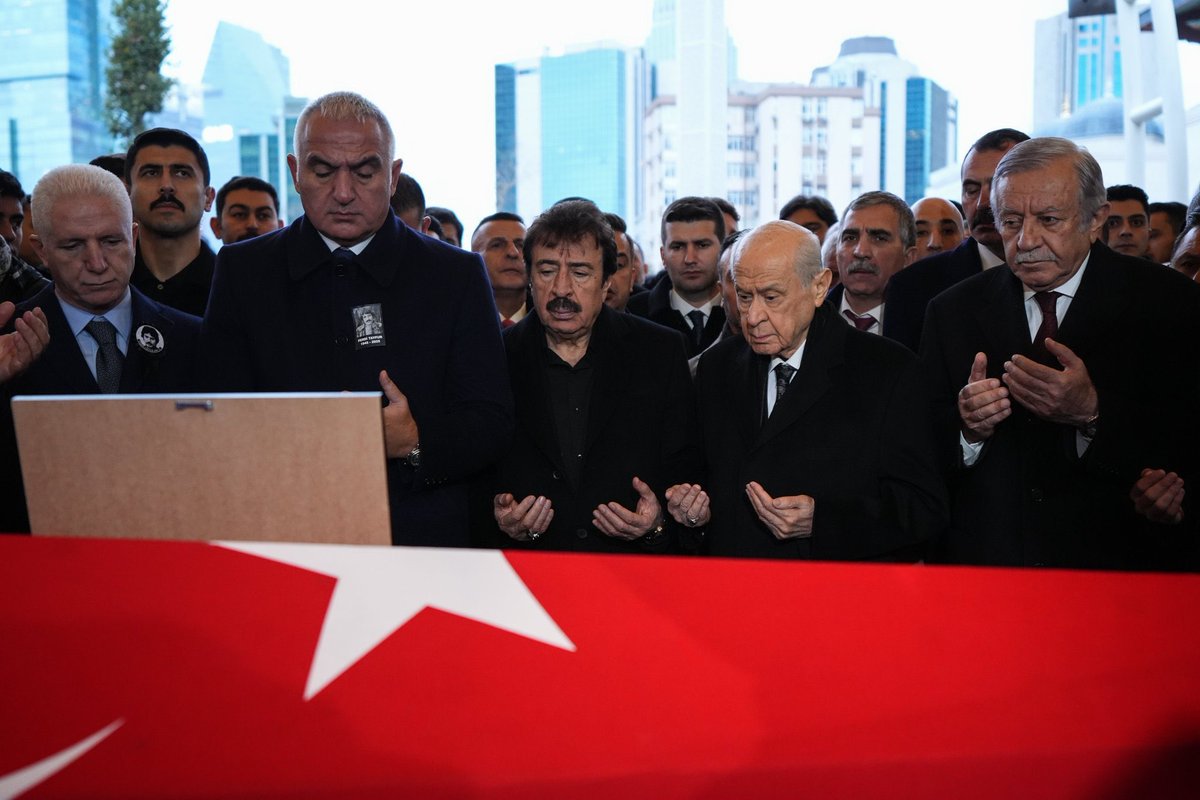 Lider Devlet Bahçeli, Arabesk Müziğinin Ünlü Sanatçısı Ferdi Tayfur'un Cenaze Törenine Katıldı