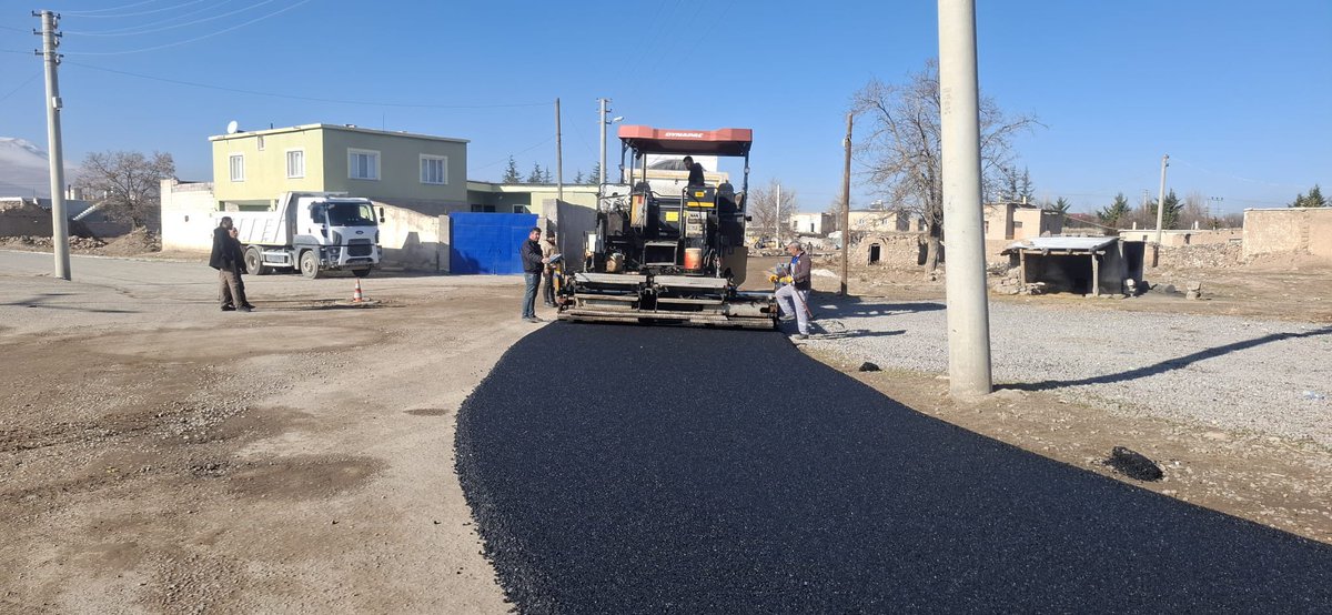 Niğde Merkez Bağlama Kasabası'nda Sıcak Asfalt Çalışmaları Başladı