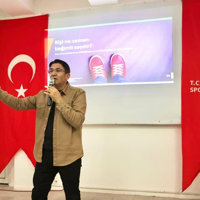 Yeşilay, Bor ilçesinde Bağımlılıkla Mücadele Konferansı Düzenledi