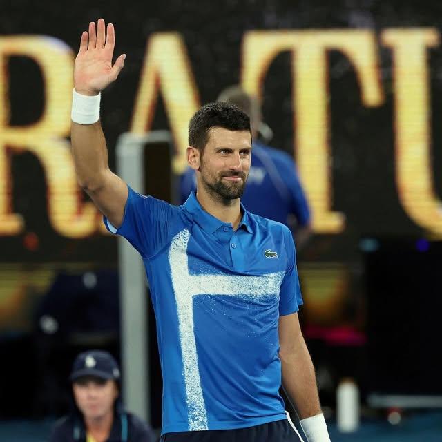 Novak Djokovic Melbourne'de Sahaya Dönüyor