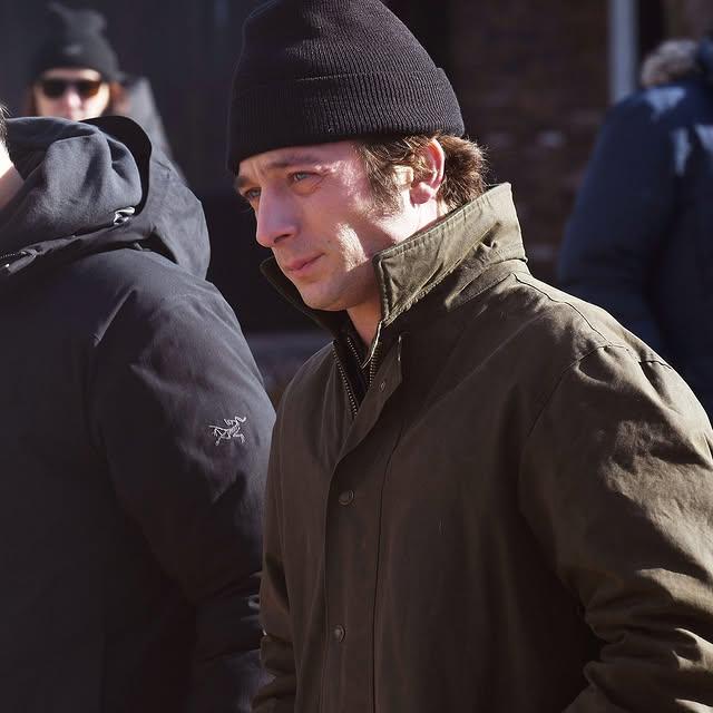 Jeremy Allen White'nin Özel Tasarım Ceketi