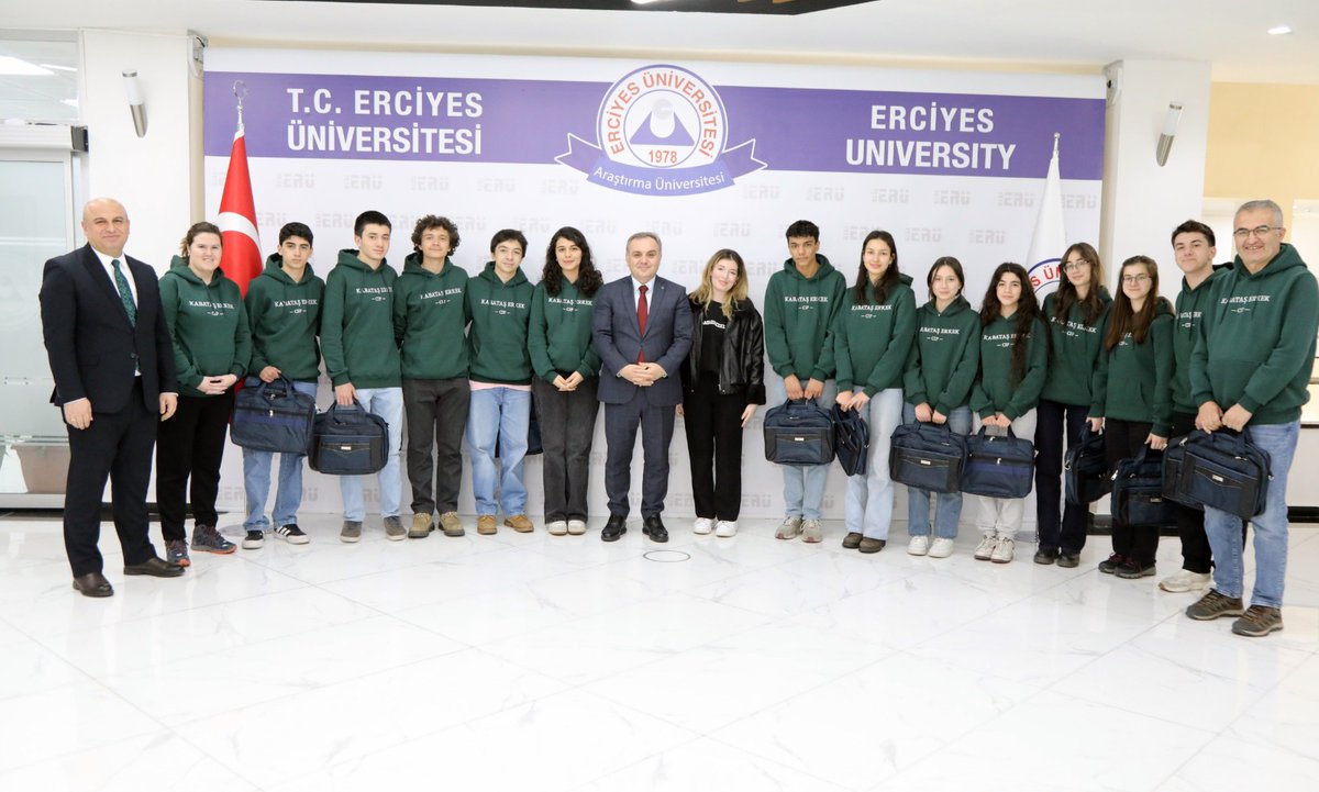 Kabataş Lisesi Öğrencileri, Erciyes Üniversitesi Rektörü Prof. Dr. Fatih Altun'u Ziyaret Etti.