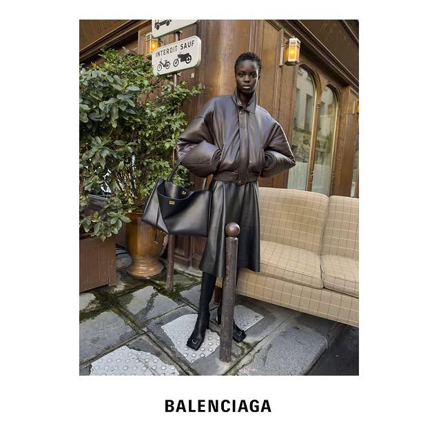 Balenciaga, Ünlü Fotoğrafçı Juergen Teller ile İş Birliği Yaptı