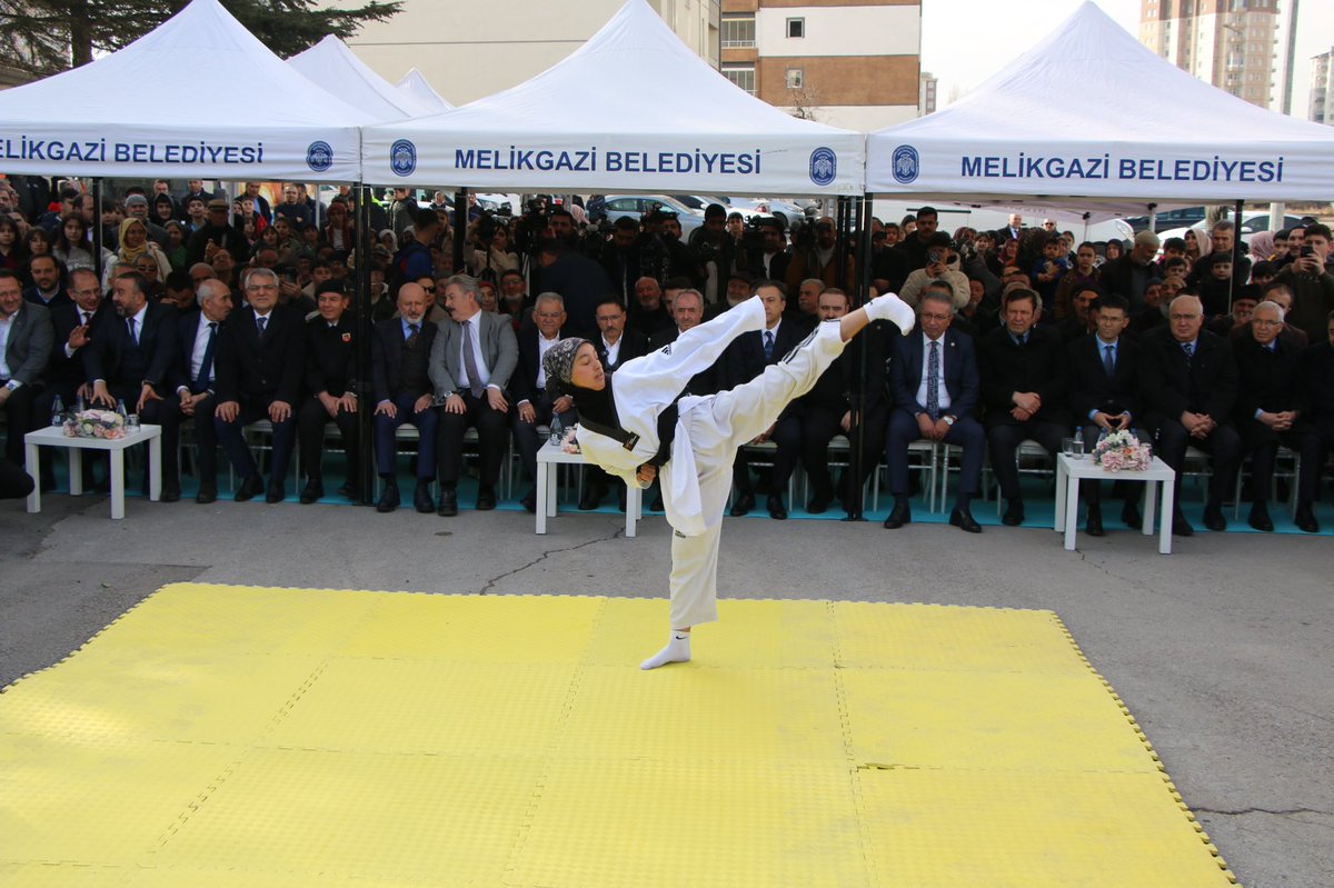 Kayseri'de Efor Çelik Kapı Erva Spor Okulu'nun Açılışı Yapıldı