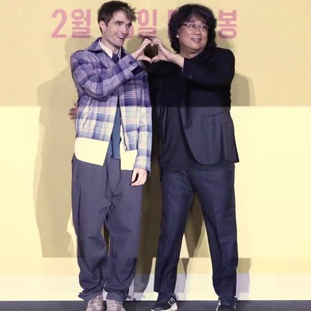 Robert Pattinson ve Bong Joon-ho 