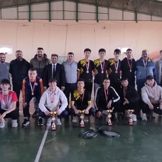 Niğde'de Okul Sporları Tenis İl Birinciliği Müsabakaları Sona Erdi