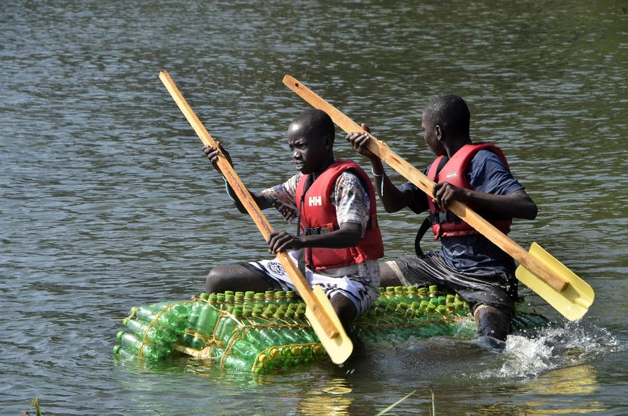 Uganda'da Geri Dönüşümlü Plastik Tekne Yarışı: Su Kirliliğine Karşı Mücadelede Yeni Bir Adım